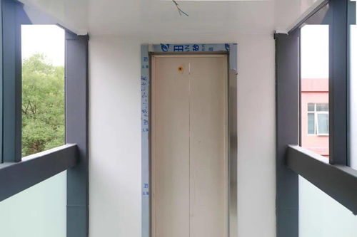 石景山某小區老樓電梯增設工程進入收尾階段，居民“一鍵直達”生活指日可待